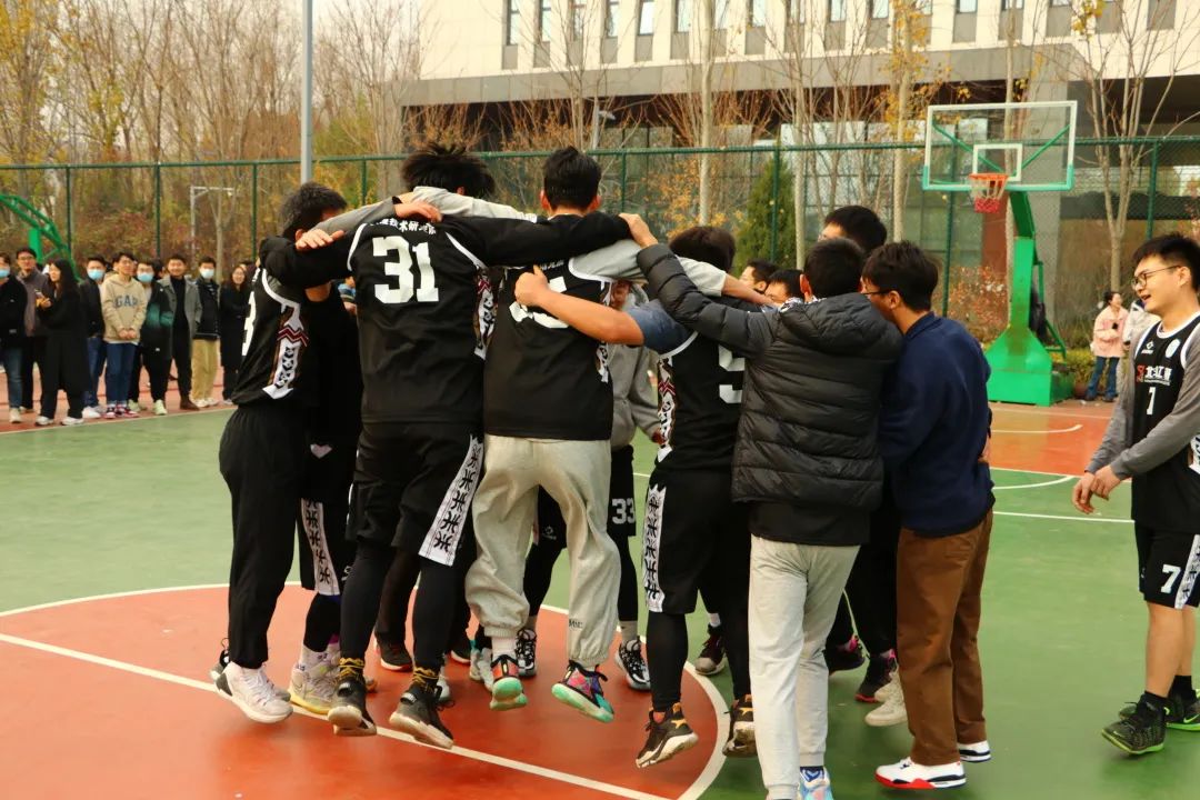 园区22年篮球赛冠军5.jpg