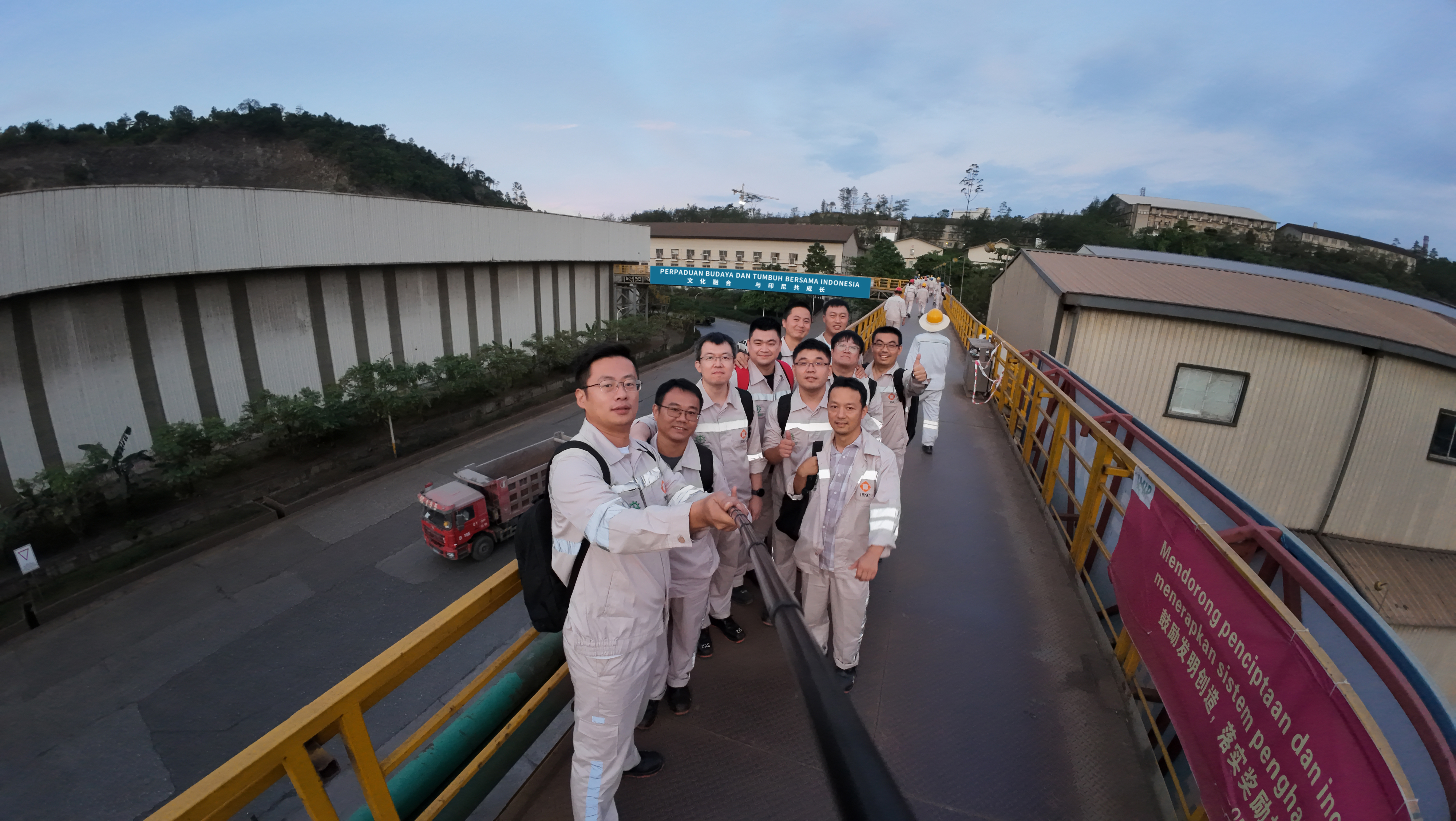 青山印尼IMIP工业园数字孪生项目团队.jpg